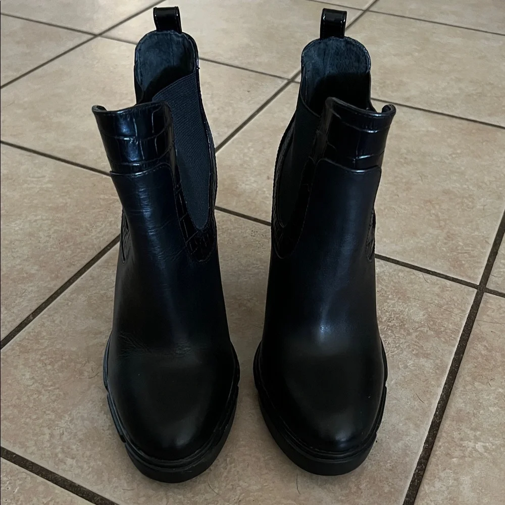 Like New! GB Gianni Bini Black Heeled Ankle Boots - Picture 4 of 9